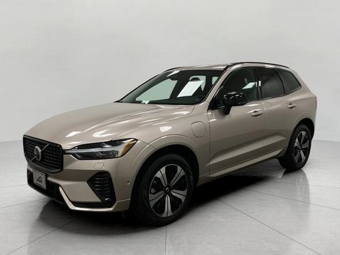 Used 2024 Volvo XC60 T8 Plus w/ Climate Package image 9
