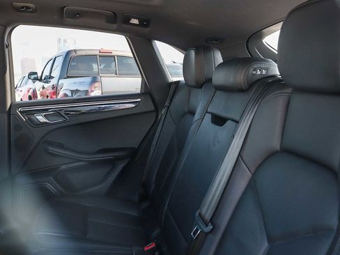 Used 2023 Porsche Macan image 20