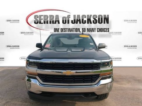 Used 2018 Chevrolet Silverado 1500 LT w/ LT Eassist Package AWD/4WD image 3