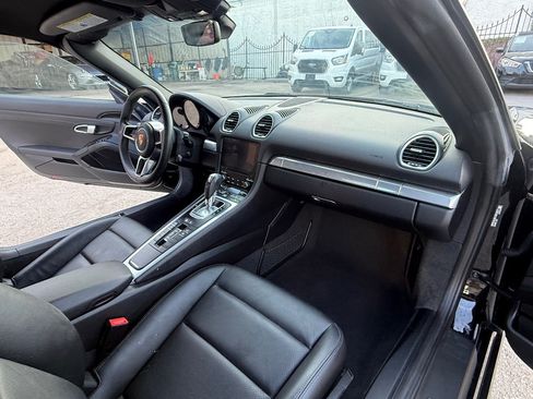 Used 2018 Porsche 718 Boxster RWD image 13