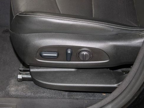 Used 2024 GMC Terrain SLT image 21