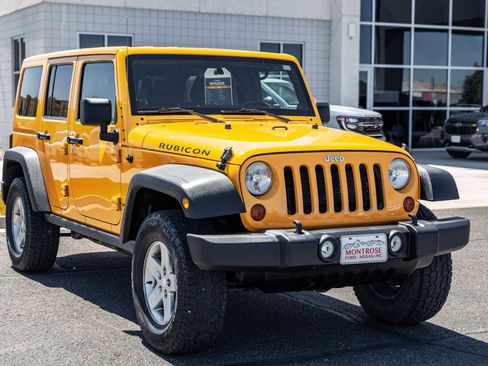 Used 2012 Jeep Wrangler Unlimited Rubicon w/ Connectivity Group AWD/4WD image 3