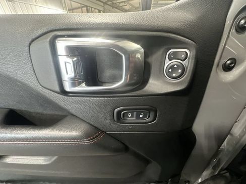 Used 2022 Jeep Gladiator Rubicon w/ Cold Weather Group AWD/4WD image 19
