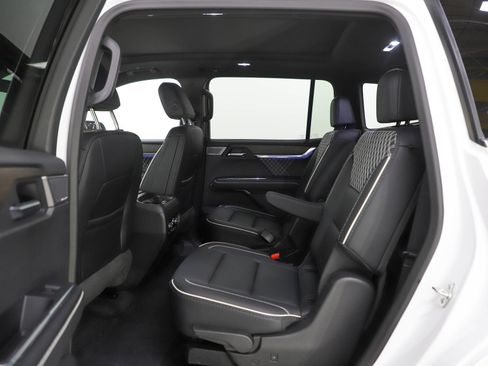 Used 2025 GMC Acadia Denali w/ Super Cruise Package AWD/4WD image 18