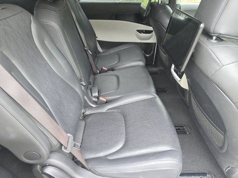 Used 2024 Kia Carnival SX FWD image 17