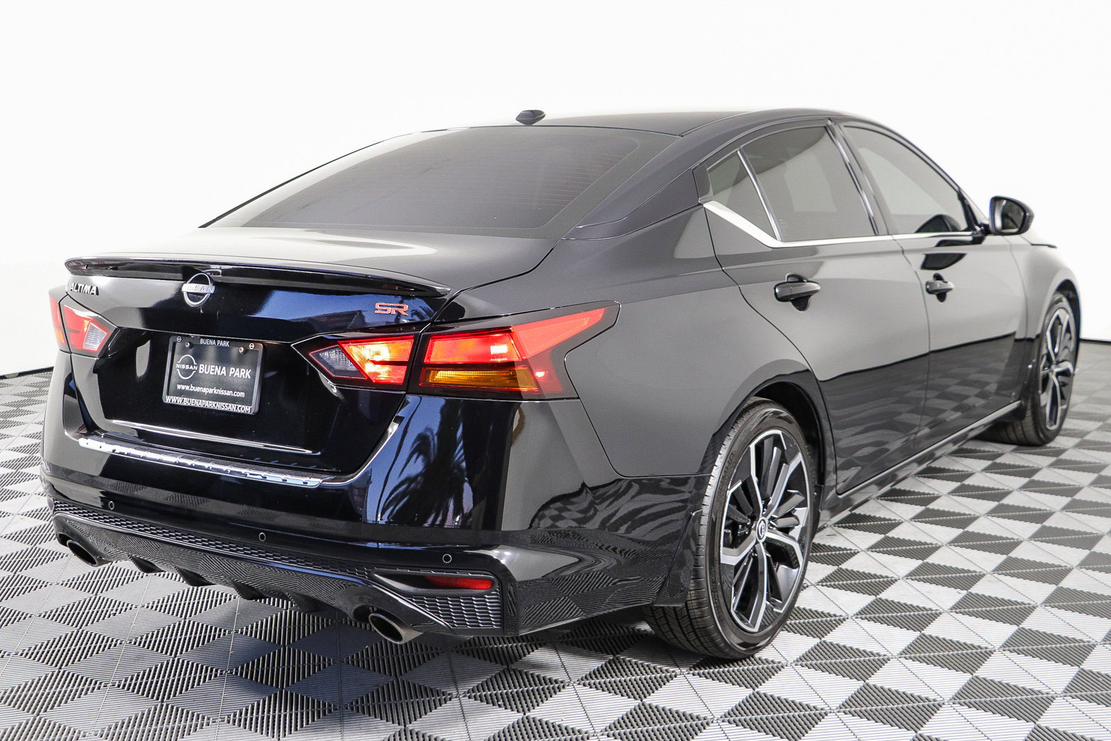Used 2023 Nissan Altima 2.5 SR FWD image 8