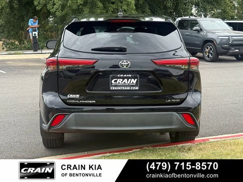 Used 2022 Toyota Highlander LE AWD/4WD image 6