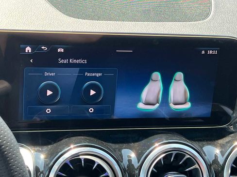 Certified 2025 Mercedes-Benz GLB 250 image 30