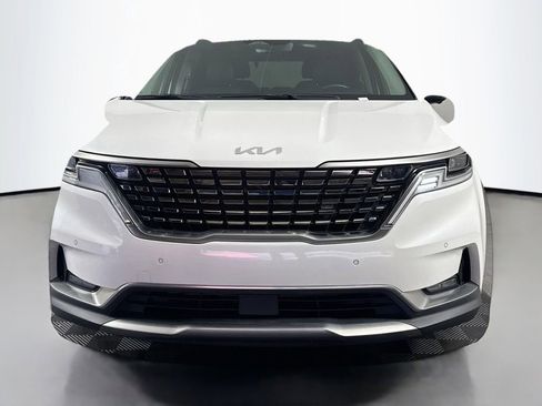 Used 2023 Kia Carnival SX Prestige FWD image 2