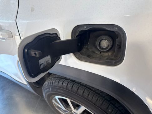 Used 2020 GMC Acadia SLE FWD image 12