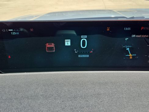 Used 2025 Ford Expedition Tremor AWD/4WD image 21