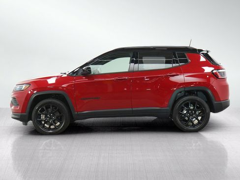 Used 2023 Jeep Compass Latitude w/ Convenience Group AWD/4WD image 2