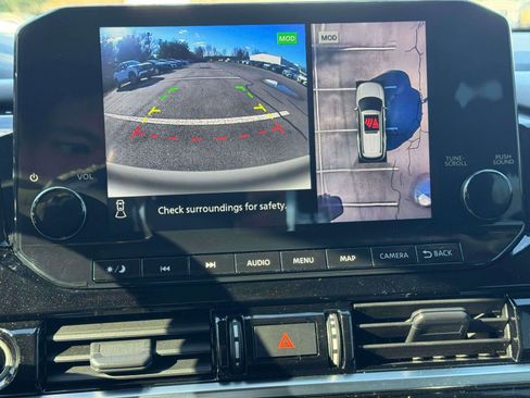 Used 2023 Nissan Pathfinder SL image 27