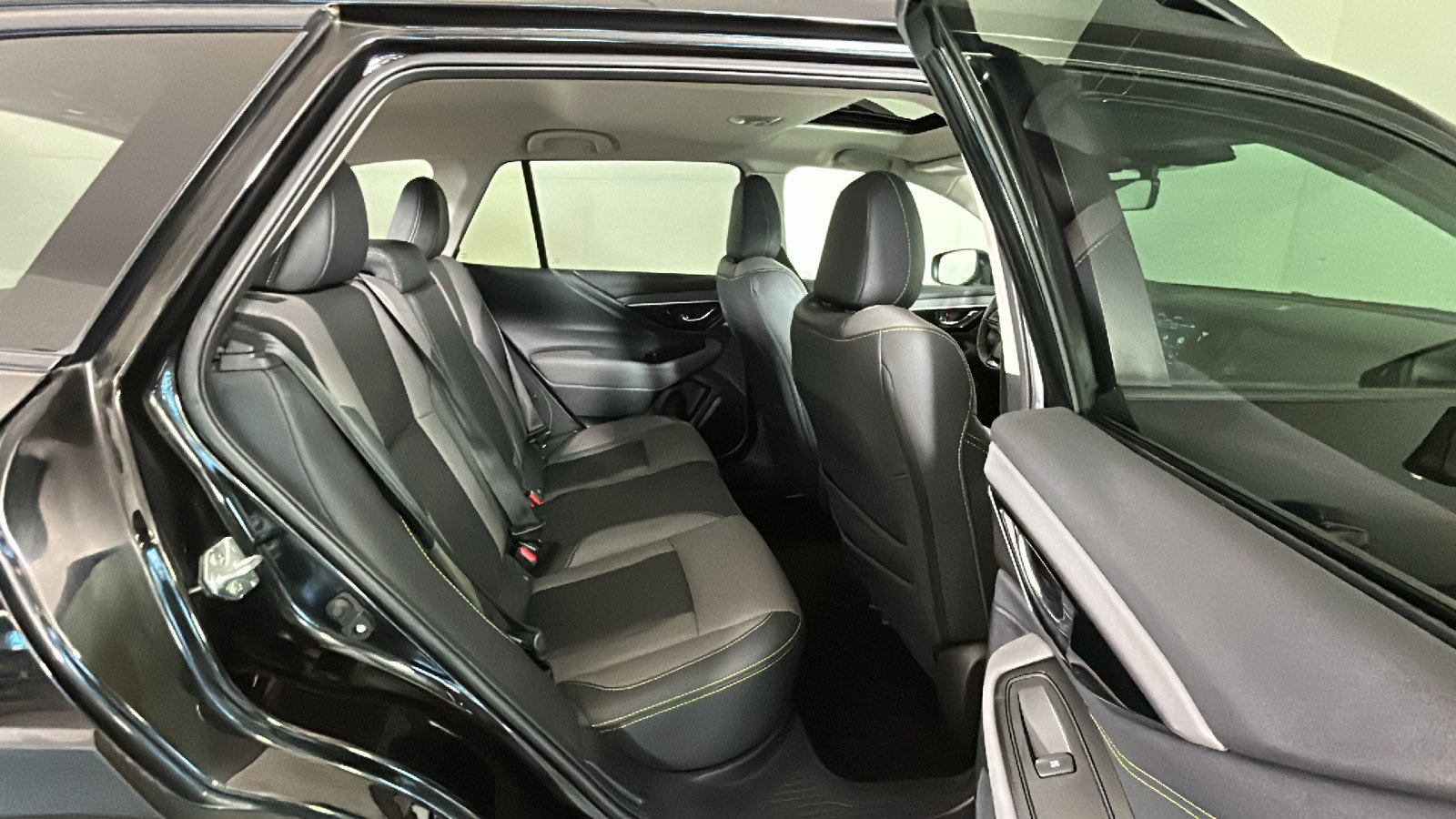 Used 2024 Subaru Outback Onyx Edition AWD/4WD image 35