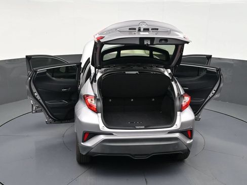Used 2020 Toyota C-HR LE FWD image 32