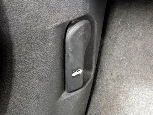 Used 2025 Nissan Sentra SV image 30