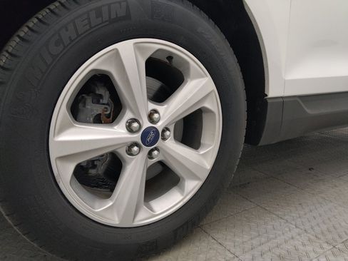 Used 2017 Ford Edge SE FWD image 31
