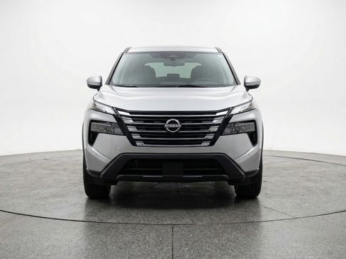 Used 2025 Nissan Rogue SV FWD image 2