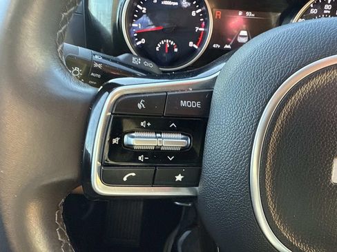 Used 2023 Kia Carnival EX image 29