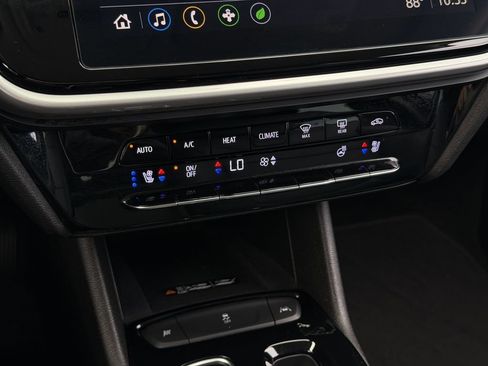 Used 2022 Chevrolet Bolt EUV LT w/ Convenience Package FWD image 20