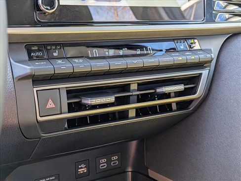 Used 2025 Toyota Camry LE w/ Convenience Package image 7