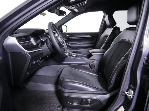 Certified 2024 Jeep Grand Cherokee Altitude AWD/4WD image 19