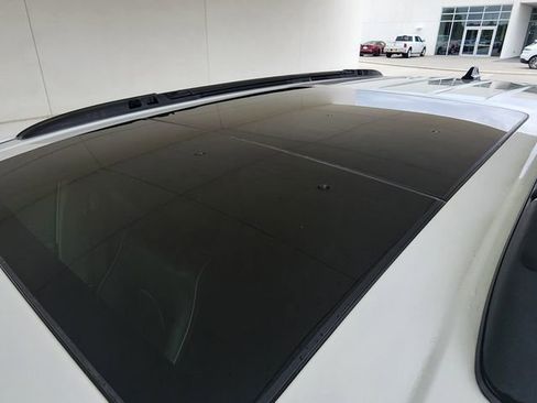 Used 2023 Chrysler Pacifica Limited FWD image 13