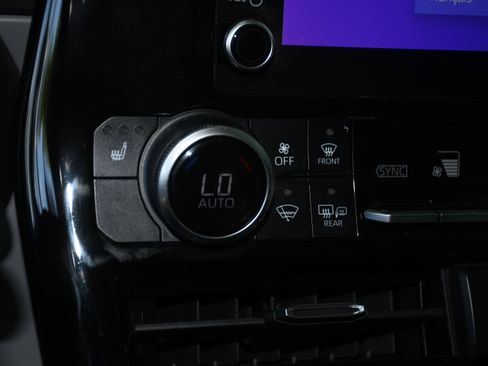 Used 2023 Toyota Highlander XLE AWD/4WD image 15