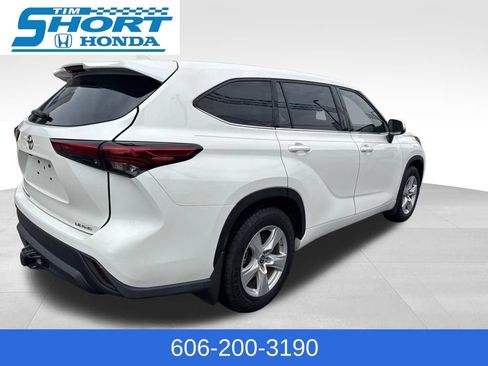 Used 2021 Toyota Highlander LE AWD/4WD image 7