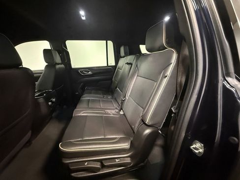 Used 2024 GMC Yukon XL SLT image 8