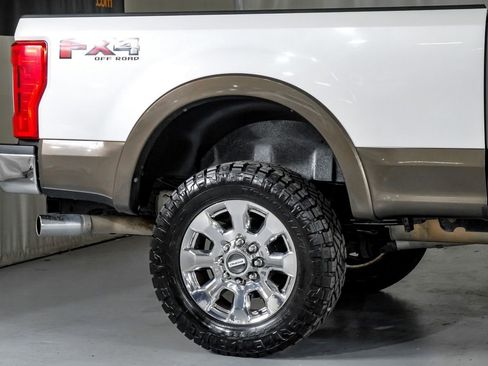 Used 2017 Ford F250 Lariat w/ Chrome Package image 6