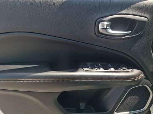 Used 2020 Jeep Compass Latitude w/ Cold Weather Group AWD/4WD image 12