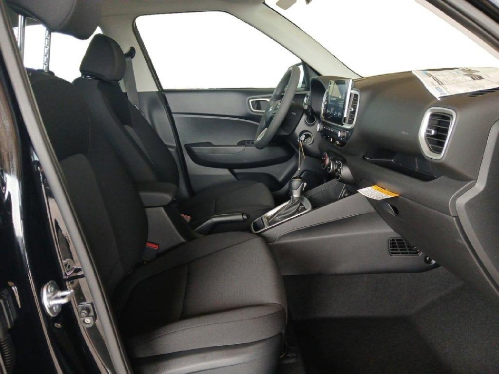 New 2026 Hyundai Venue SE FWD image 15