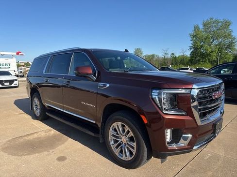 Used 2022 GMC Yukon XL SLT w/ SLT Premium Package AWD/4WD image 1