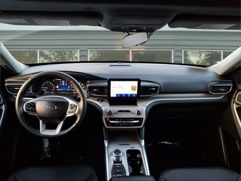 Used 2023 Ford Explorer XLT w/ Equipment Group 202A image 14