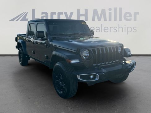 Used 2023 Jeep Gladiator Sport w/ Trailer Tow Package image 7