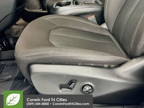 Used 2021 Chrysler Pacifica Touring w/ S Appearance Package FWD image 23