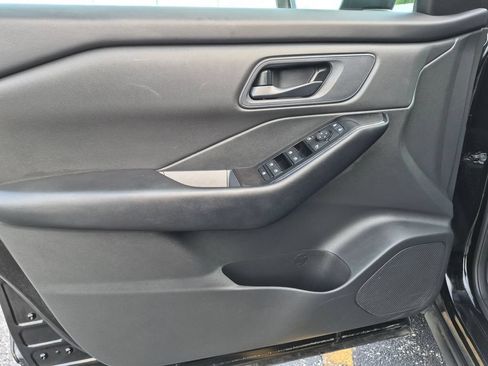 Used 2024 Nissan Rogue S FWD image 12