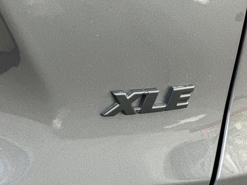 Used 2023 Toyota RAV4 XLE Premium image 12