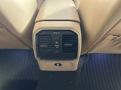 Certified 2025 Porsche Macan image 30