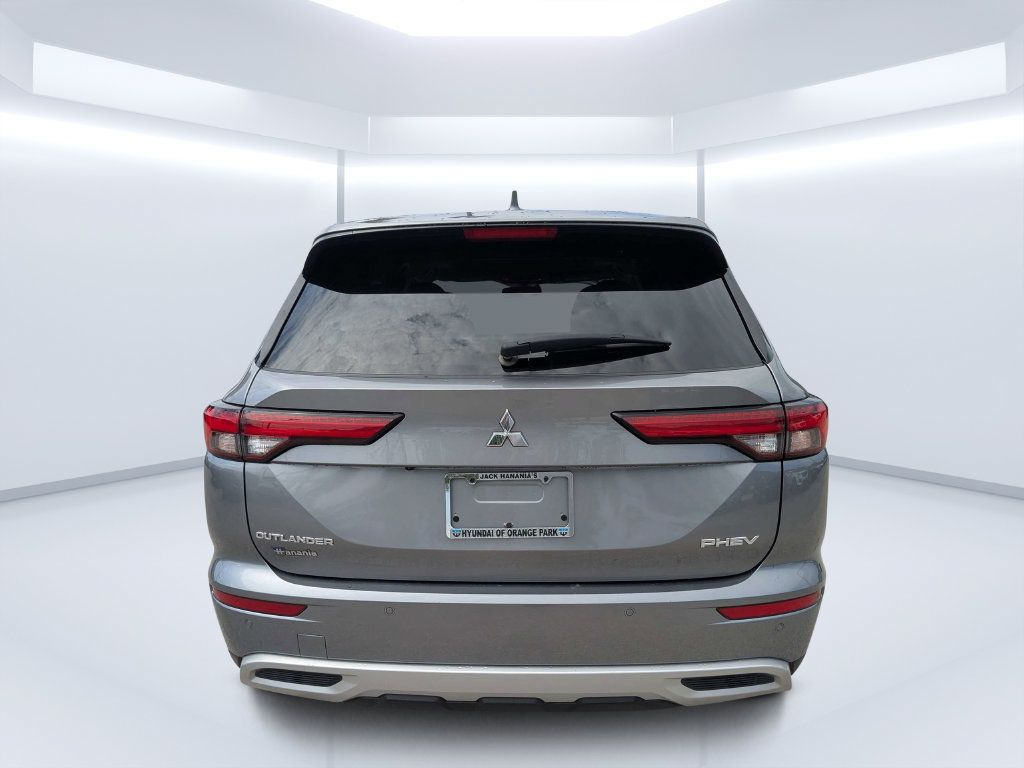 Used 2023 Mitsubishi Outlander 4WD Plug-In Hybrid image 5