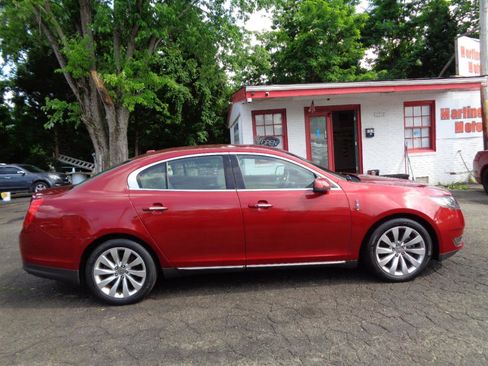 Used 2014 Lincoln MKS FWD image 4