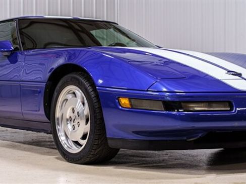 Used 1995 Chevrolet Corvette Coupe RWD image 1