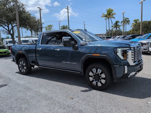 Used 2024 GMC Sierra 2500 Denali w/ Denali Reserve Package AWD/4WD image 2