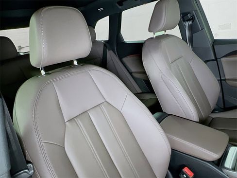 New 2025 Audi Q5 Premium image 27
