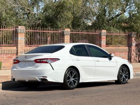 Used 2018 Toyota Camry SE w/ Moonroof Package FWD image 10