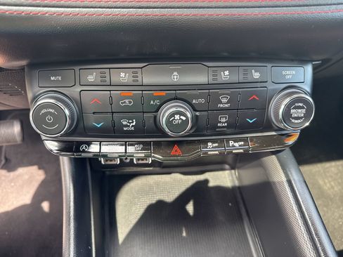 Used 2023 Dodge Durango GT AWD/4WD image 35