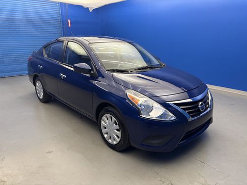 Used 2018 Nissan Versa SV FWD image 2