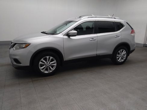Used 2015 Nissan Rogue SV image 2