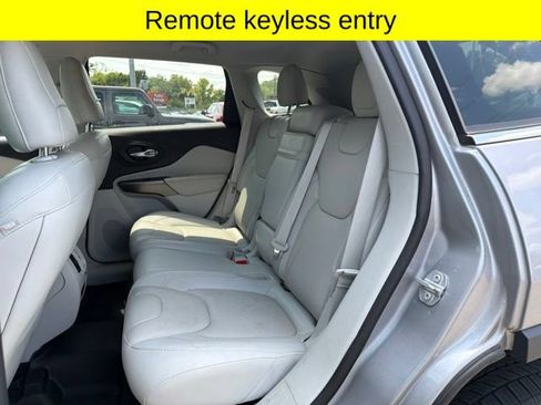Used 2019 Jeep Cherokee Limited w/ Luxury Group AWD/4WD image 7